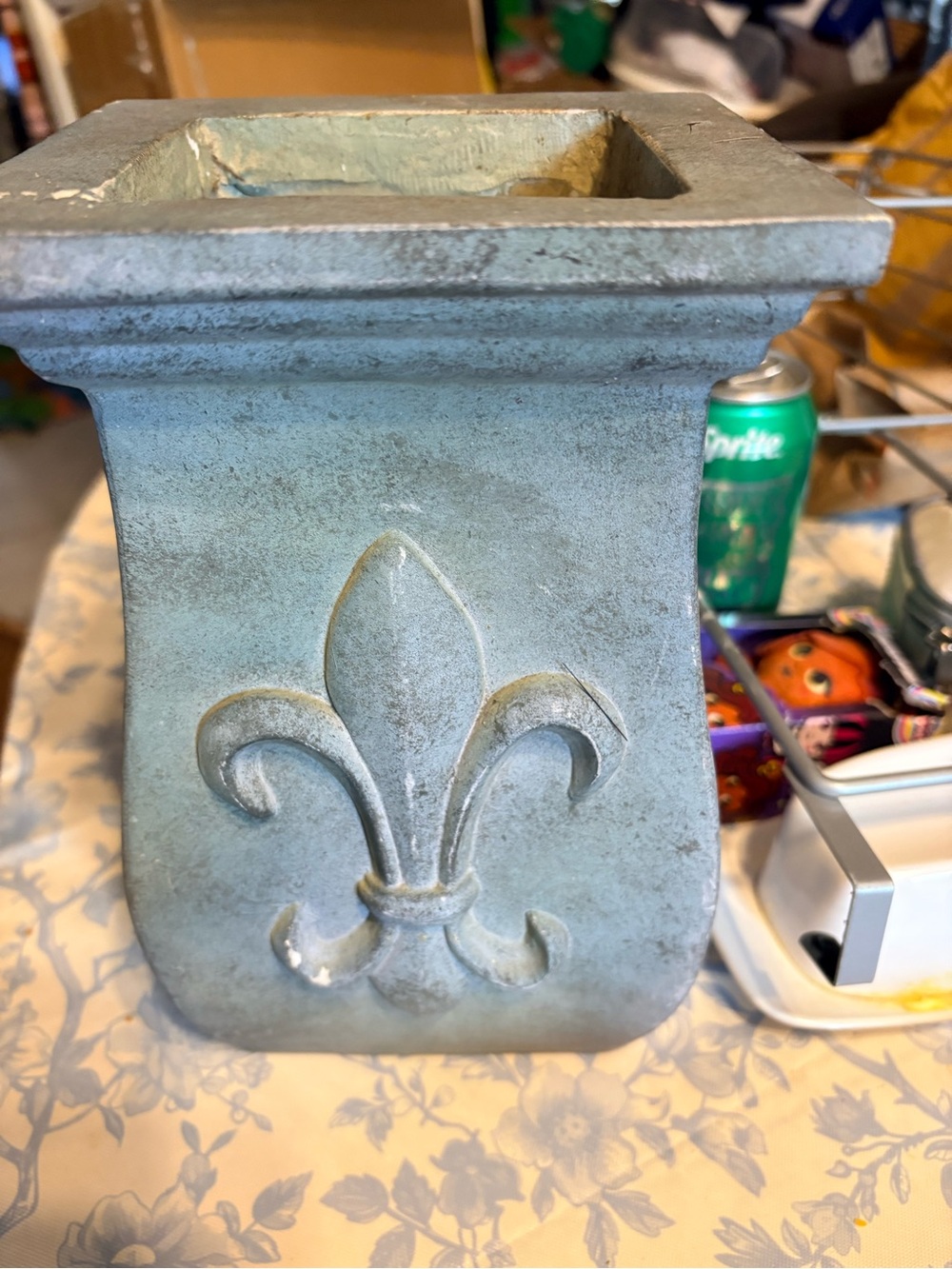 Source Unknown Light Green Fleur-de-Lis Accent Planter